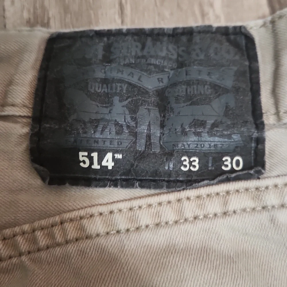 Levi's 514 Size 33 x 30  tan Jeans